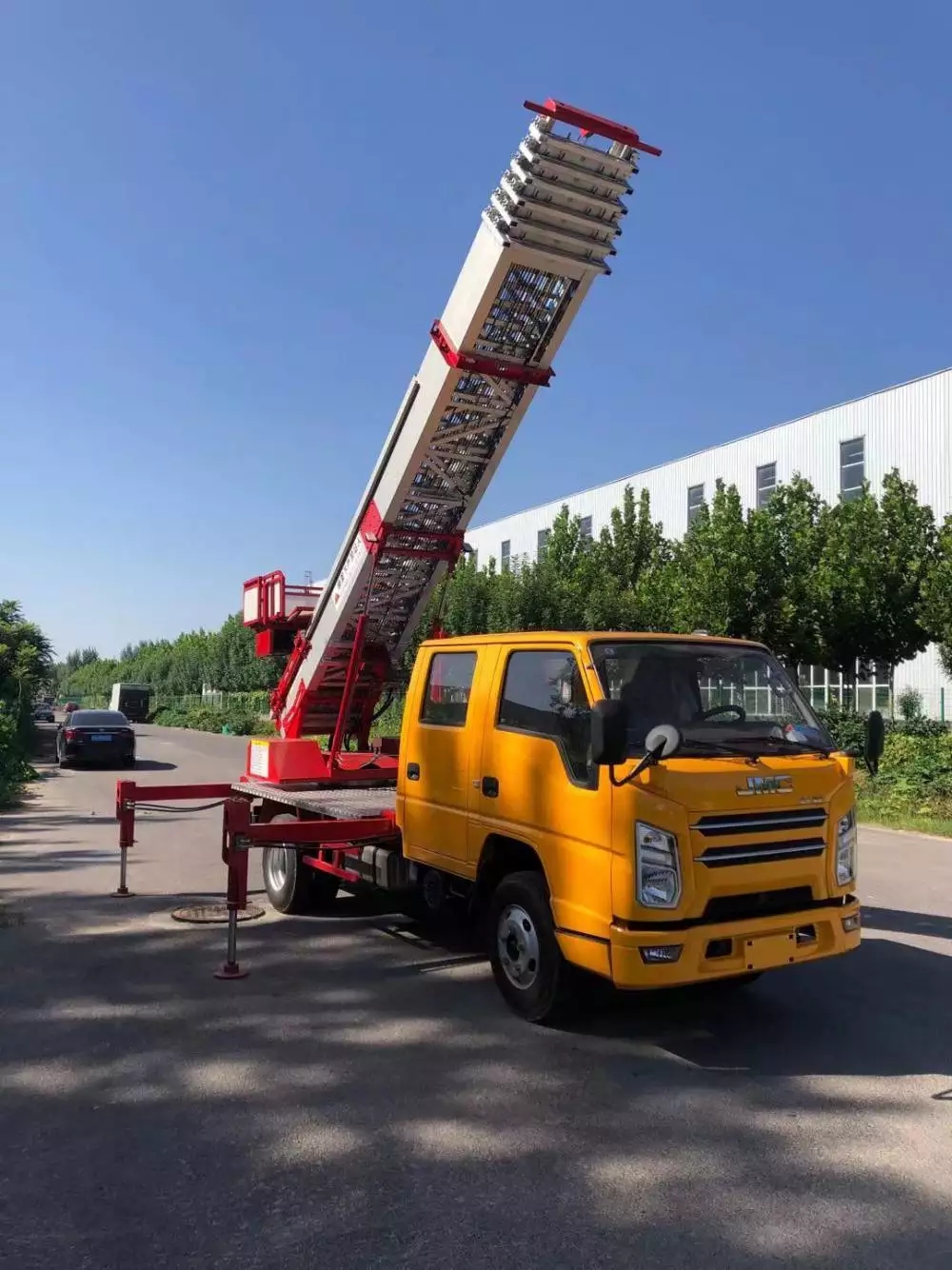 中江附近的云梯车出租服务：轻松解决高空作业需求